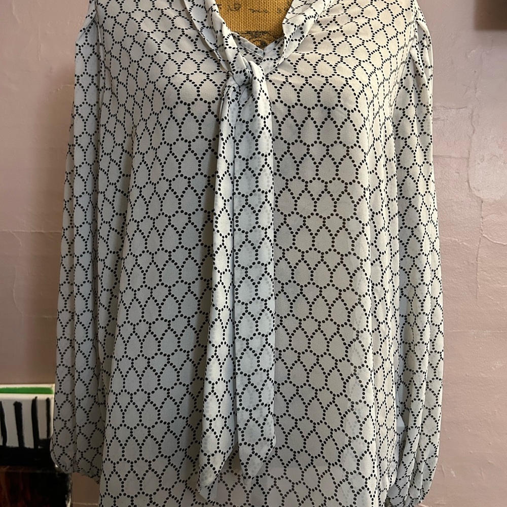 Elegant Black and White Patterned Women's Top